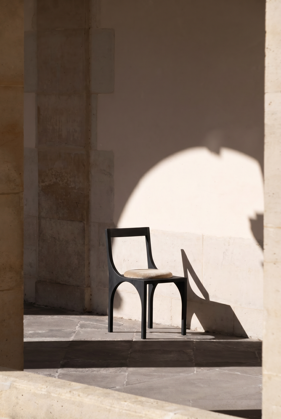 Calyx Chair ‚Äî Frêne noir